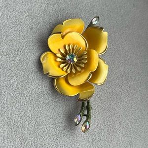 Vintage Lisner Yellow Flower Brooch